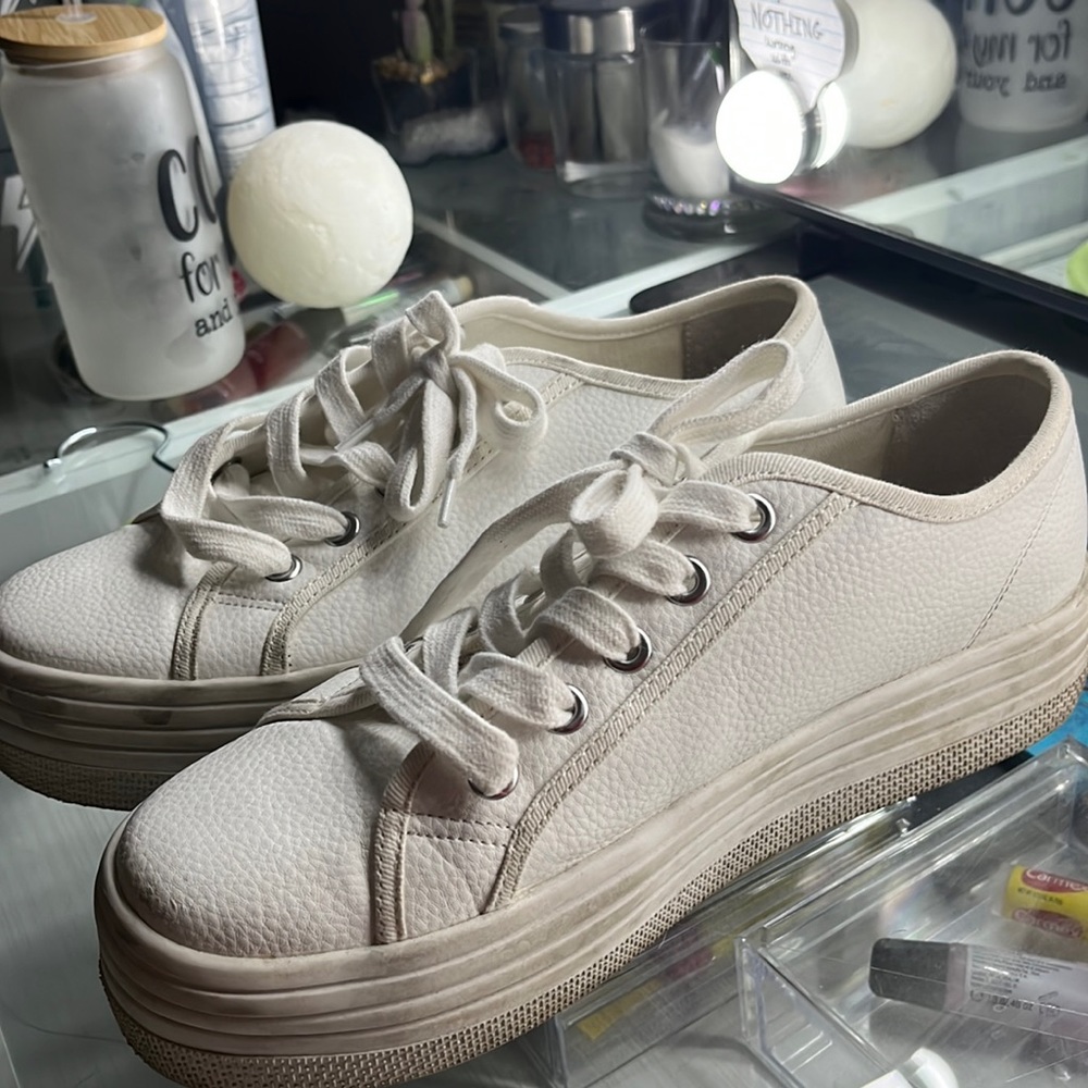 Steve Madden White low tops
